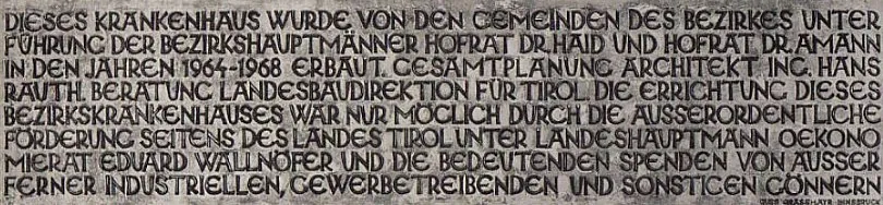 Bronzetafel im Altbau von 1968