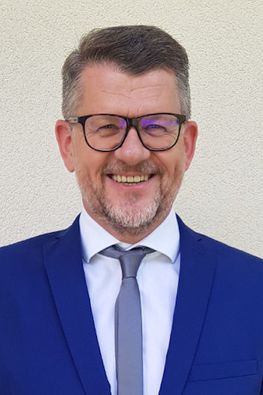 VW Stv. Dipl. KH-Bw. St. Knitel, MBA
