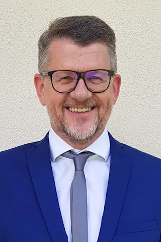 VW Stv. Dipl. KH-Bw. St. Knitel, MBA