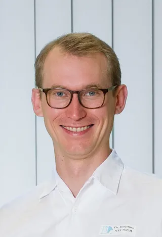 Dr. B. Neuner