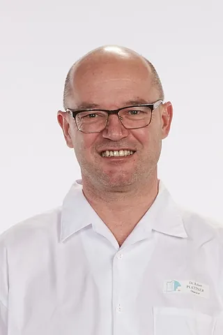 Dr. R. Plattner
